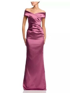 Teri Jon by Rickie Freeman
Satin Stretch Off The Shoulder Gown size 14
